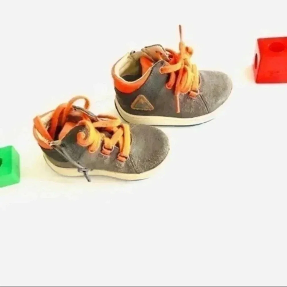 Clarks toddlers shoes/size 4.5/EUC